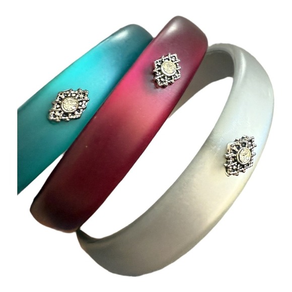Set of 3 Frosted Bangle Bracelets Rhinestone Blue White Red Avon Acrylic - Picture 1 of 4